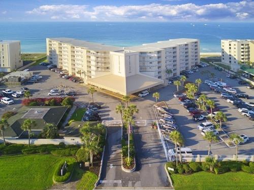 Holiday Surf & Racquet Club 316