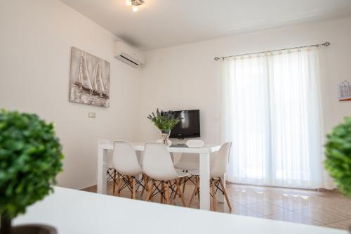 Apartments Rina 4