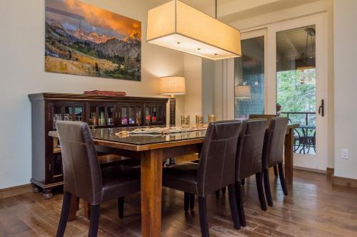 Mammoth Reservations - main image