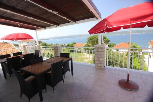  Apartments Mary - 30m from the sea, Pension in Sveti Petar