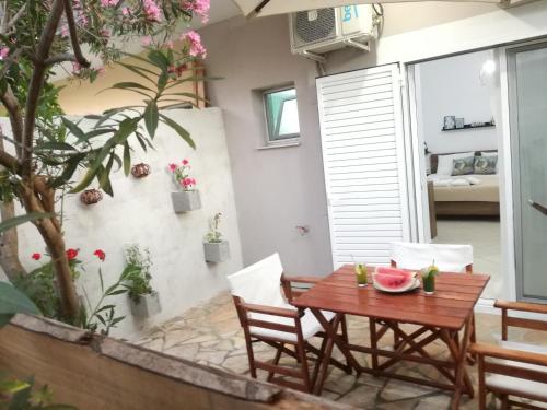 Bourbos Summer Rooms - image 11