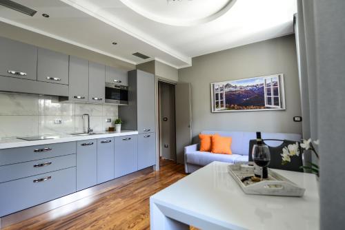 1 king bed, 1 sofa bed