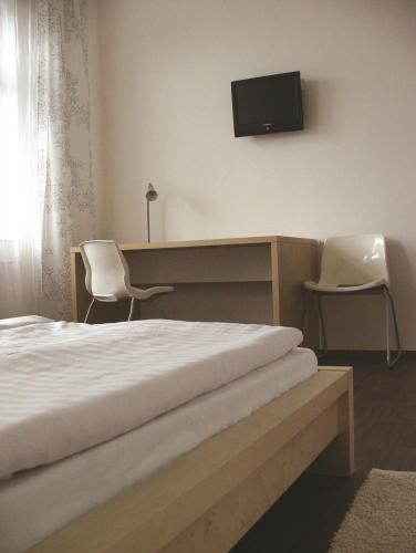 Hotel Saloon - image 5