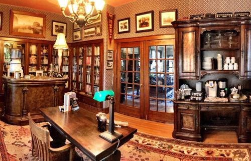 The Inn on Knowles Hill Bed & Breakfast Hotel