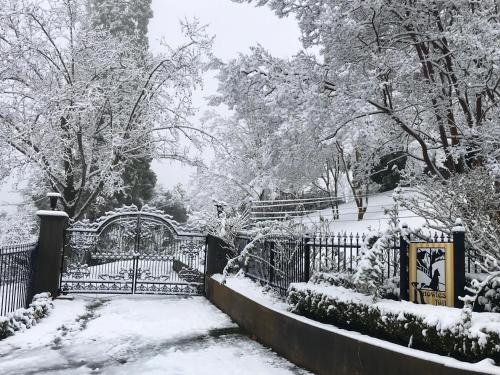 The Inn on Knowles Hill Bed & Breakfast Hotel