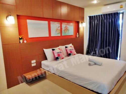 Nontharat Mansion near Ministry of Public Health