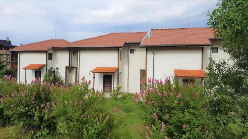 Pinerose Resort - image 2