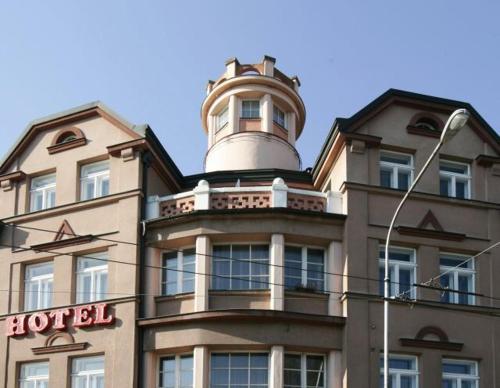 Hotel Saloon