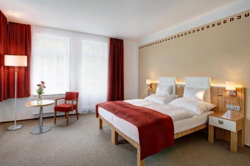 2 twin beds, 1 sofa bed