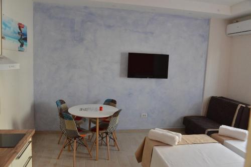 Studio Apartment image 3