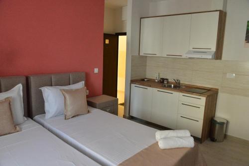 Studio Apartment image 2