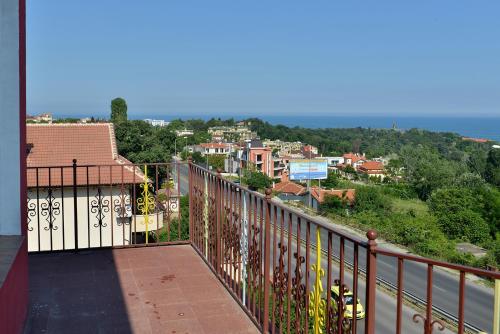Ellinis Hotel - image 4