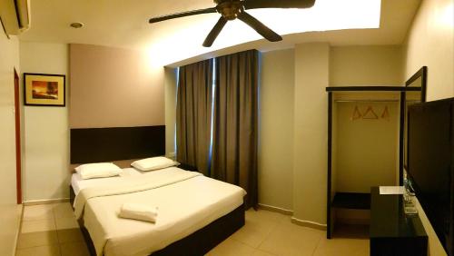 Golden Court Hotel Room Type - Deluxe Double Room