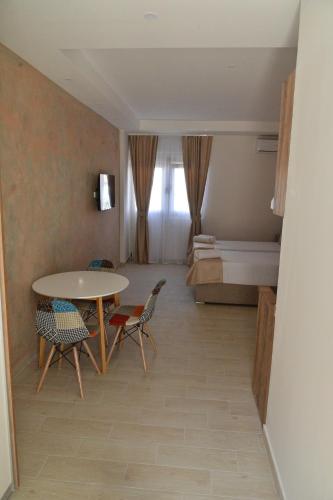 Standard Apartment image 9