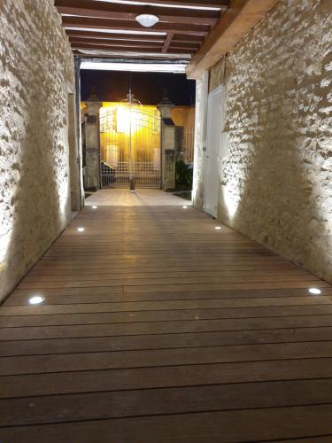 Au Loup Historic Apartments 1