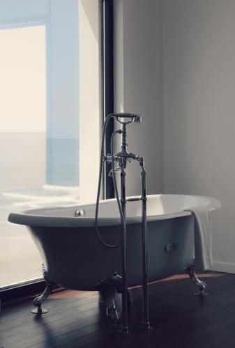 Premium Room with Balcony image 8