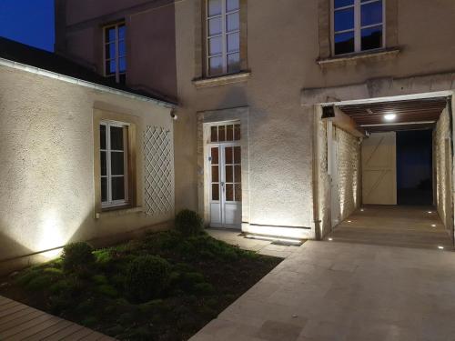 Au Loup Historic Apartments - 출입구