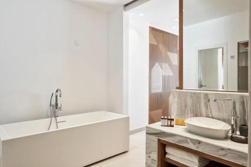 Myconian Korali Relais & Chateaux - image 6