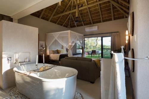 205328601 Moya Safari Villa