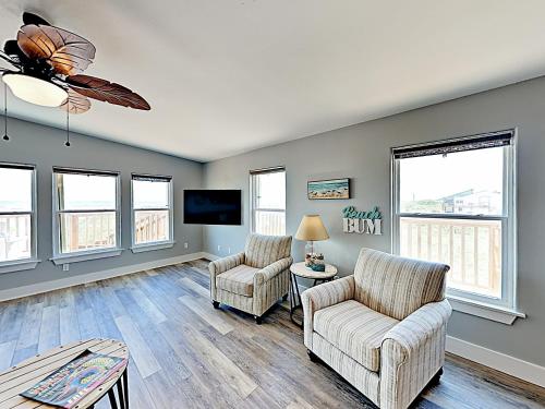 New Listing! Beachside Home With Gulf Views & Deck Home - image 9