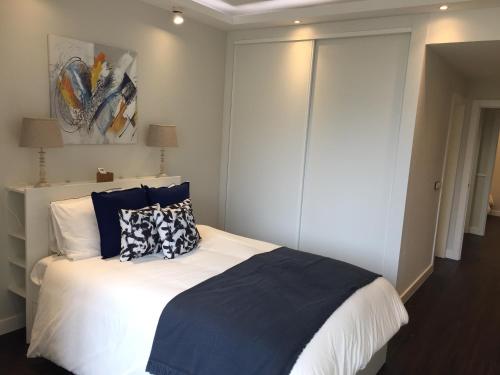  5 Stars Apartment at Oeiras - Lisbon - 2 Bedrooms, Unterkunft in Oeiras