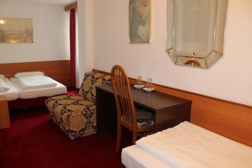Hotel Montree - image 5