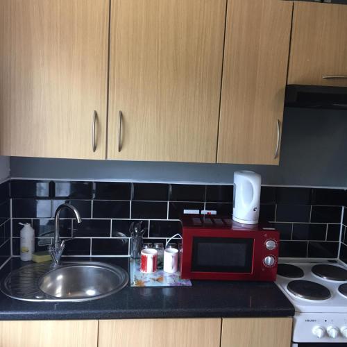 Hatfield SAVE-MONEY Rooms - 10over10 for PRICE! in Welwyn Garden City