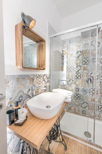 Standard Double Room image 10