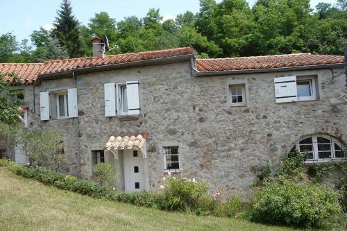 maison en pierre dans un écrin de verdure - Location saisonnière - Saint-Laurent-de-Cerdans