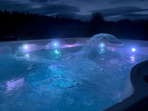 周邊環境, Long Wood Lodges in 奈頓