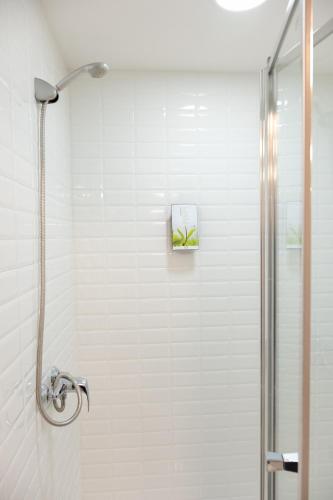 Superior One-Bedroom Triplex Apartment image 6