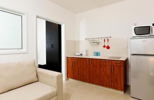 Кухня, Home4Trip Bat Yam in Бат-Ям