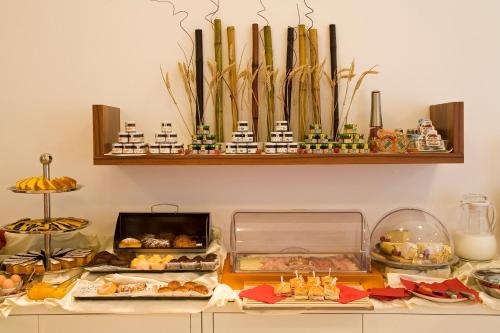 Card International Hotel - image 14