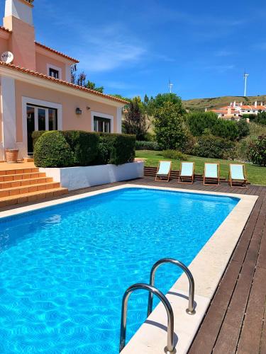 B&B Torres Vedras - Villa with swimming pool in Golf Resort - Bed and Breakfast Torres Vedras
