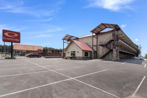 Econo Lodge - image 9