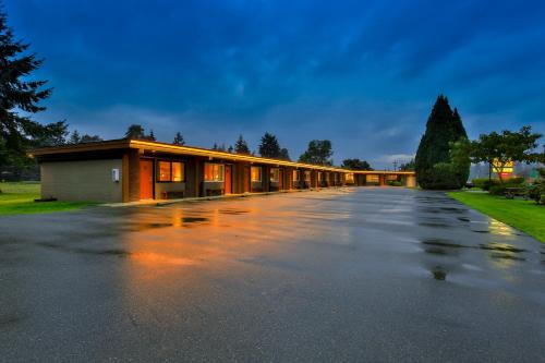 ทัศนียภาพภายนอกโรงแรม, Arbutus Grove Motel in ปาร์คสวิล (BC)