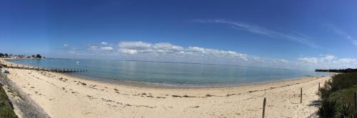 Pousse le portail et pose toi sur la plage