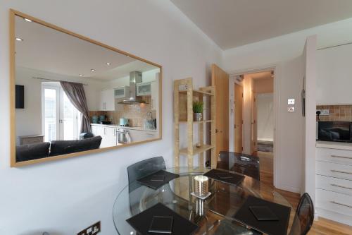 Luxury Central Newcastle Apartment 23 - image 5