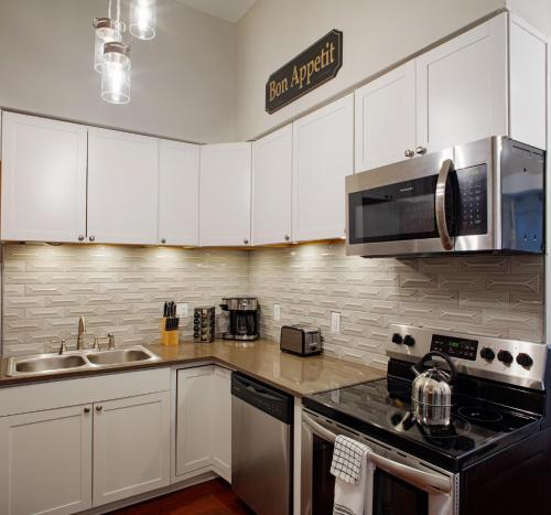 Newly Renovated Historic Savannah Townhome!