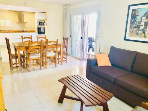 MODERN HOUSE! THE BEST LOCATION! ARISTIDES AND PARK