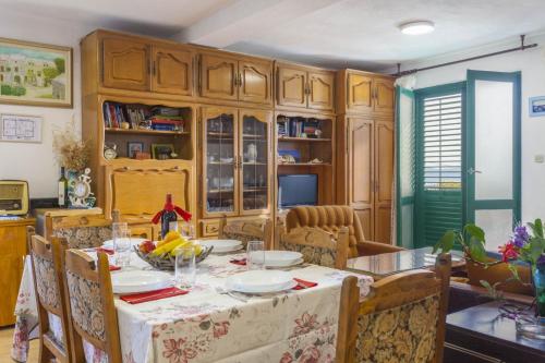 Villa Ljubini Dvori in Tucepi private pool - image 5