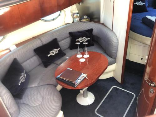 Y-Knot-Two Bedroom Luxury Motor Boat In Lymington