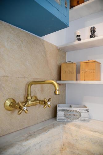  MELISSANTHI FARM HOUSE-THYMARI in Vari