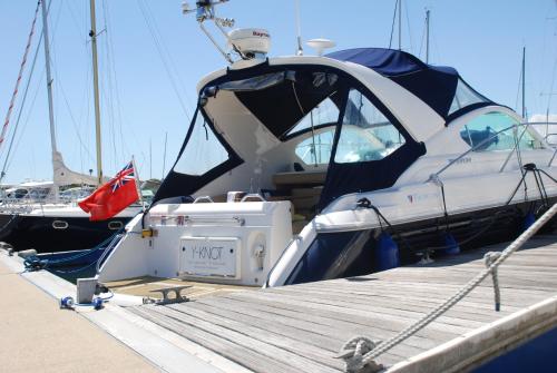 Y-Knot-Two Bedroom Luxury Motor Boat In Lymington