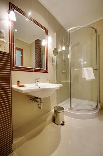 Elizabeth Hotel - image 7
