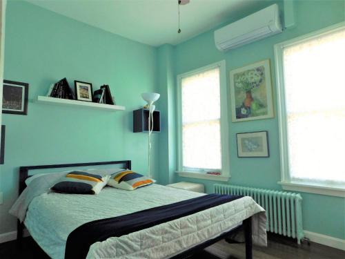 Private Rooms, Shared Bath in a Private Home Minutes From Logan Airport in Logan Airport