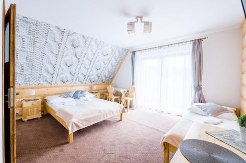 1 double bed, 1 twin bed