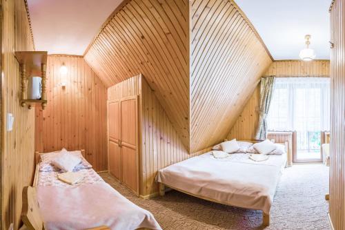 1 double bed, 2 twin beds