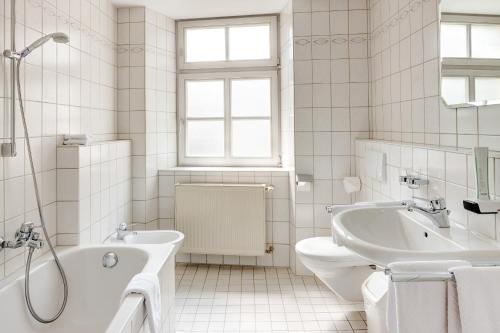 Bathroom, Brauereigasthof/Hotel Burgerbrau in Bad Reichenhall