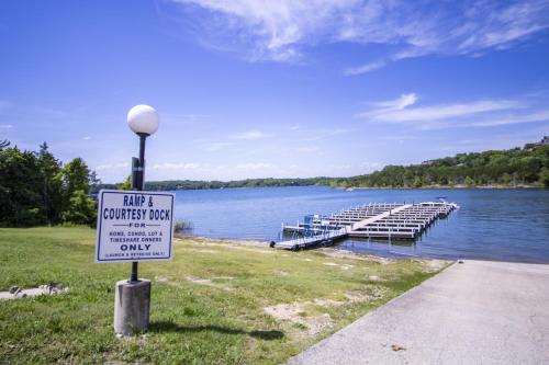 Lavish Lake Escape Condo - image 6